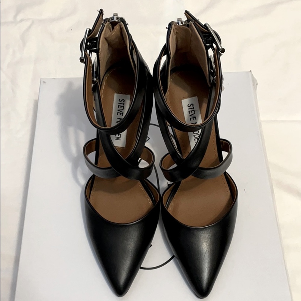 STEVE MADDEN LEATHER STRAP PUMPS